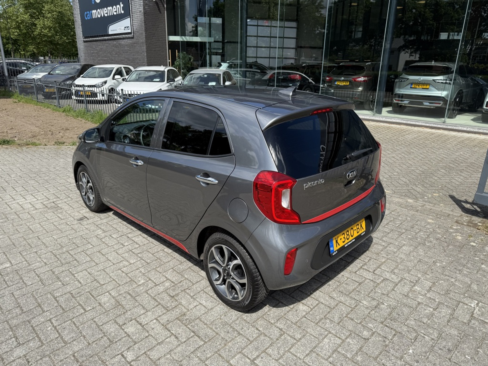 44727623-7.jpg