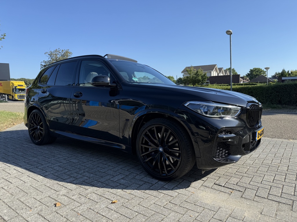 47066411-7.jpg