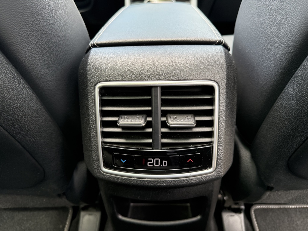 54139324-22.jpg
