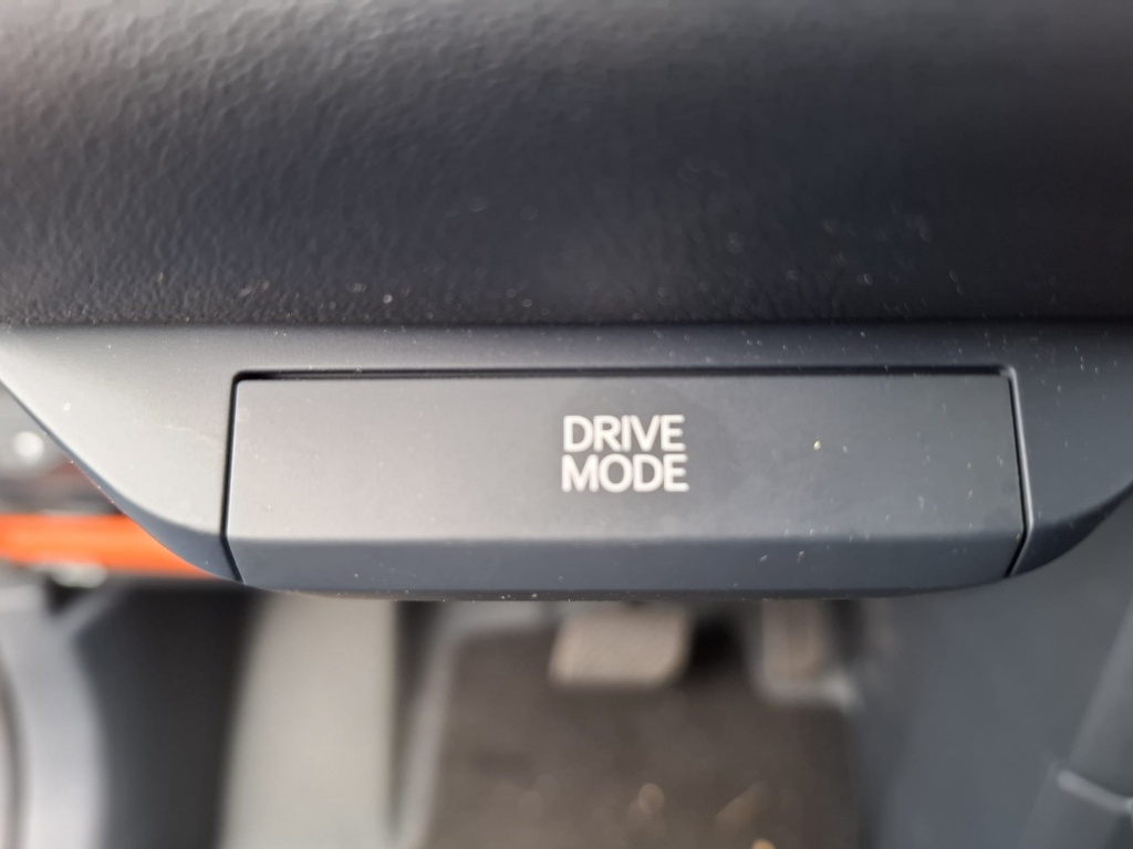 57168073-16.jpg